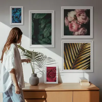 Galeria obrazów na ścianę z roślinnymi motywami kwiatowymi