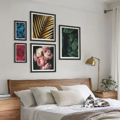 Galeria obrazów na ścianę z roślinnymi motywami kwiatowymi