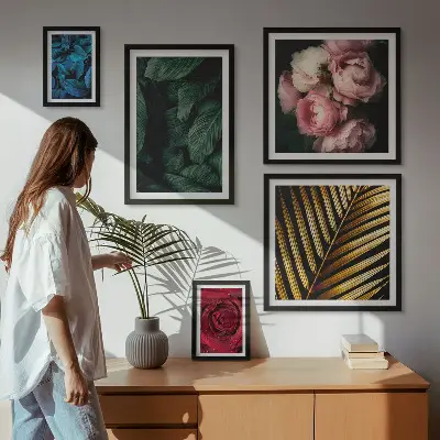 Galeria obrazów na ścianę z roślinnymi motywami kwiatowymi
