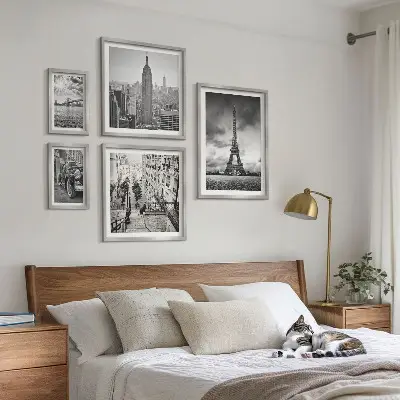 Zestaw obrazów w ramie do galerii ściennej z motywem krajobrazów miejskich i ikon architektury