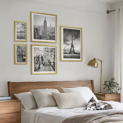 Zestaw obrazów w ramie do galerii ściennej z motywem krajobrazów miejskich i ikon architektury