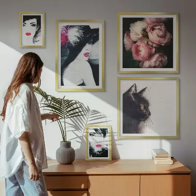 Galeria obrazów na ścianę Stylowe portrety kobiet z różami