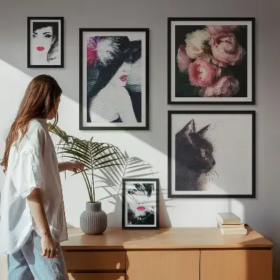 Galeria obrazów na ścianę Stylowe portrety kobiet z różami