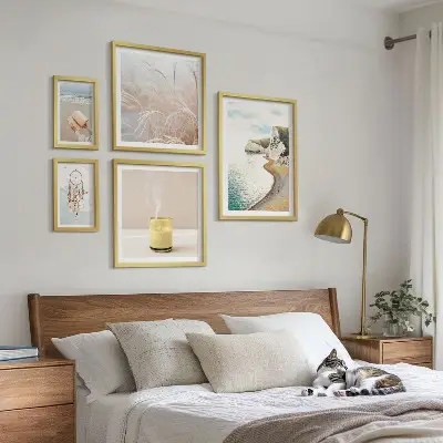 Zestaw obrazów w ramie do galerii ściennej z relaksującymi motywami z książką