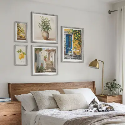 Zestaw obrazów w ramie do galerii ściennej z cytrusowymi inspiracjami stylu