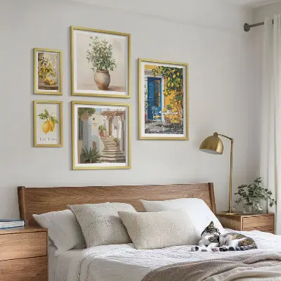 Zestaw obrazów w ramie do galerii ściennej z cytrusowymi inspiracjami stylu