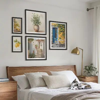 Zestaw obrazów w ramie do galerii ściennej z cytrusowymi inspiracjami stylu