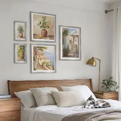 Galeria obrazów na ścianę z motywem roślin oraz ulic