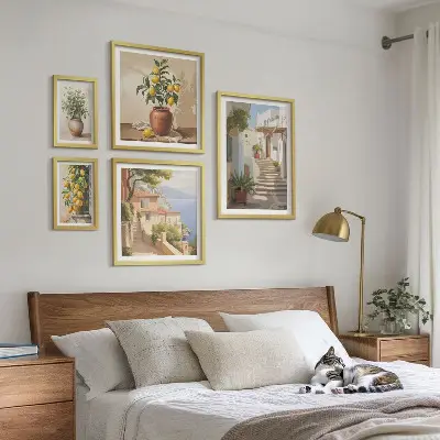 Galeria obrazów na ścianę z motywem roślin oraz ulic