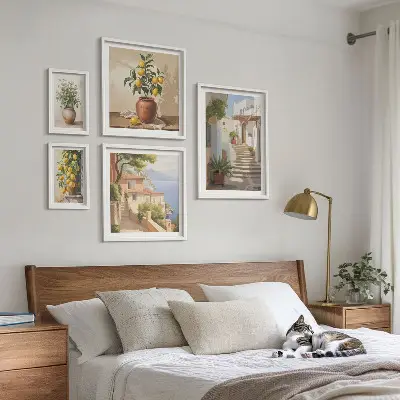 Galeria obrazów na ścianę z motywem roślin oraz ulic