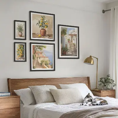 Galeria obrazów na ścianę z motywem roślin oraz ulic