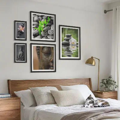 Zestaw obrazów w ramie do galerii ściennej z relaksującą atmosferą zen