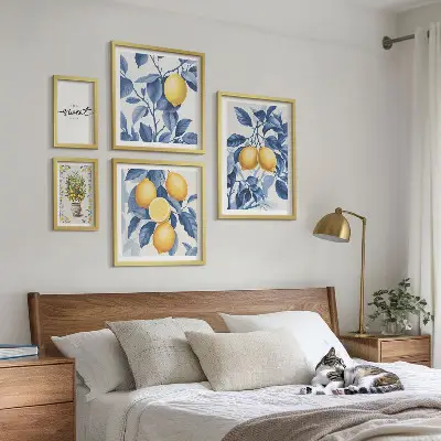 Zestaw obrazów w ramie do galerii ściennej z rustykalnymi cytrynowymi akcentami
