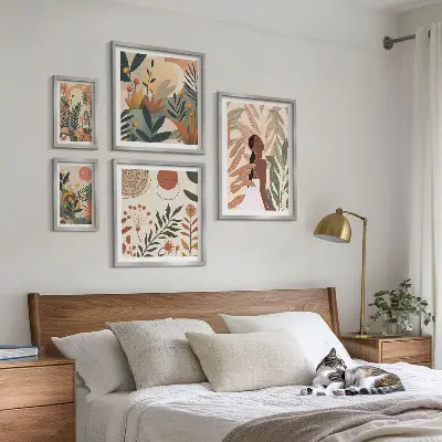 Galeria obrazów na ścianę w stylu boho z motywem roślinnym