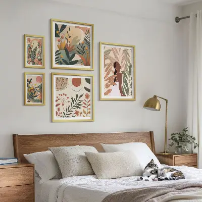 Galeria obrazów na ścianę w stylu boho z motywem roślinnym