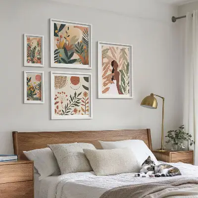 Galeria obrazów na ścianę w stylu boho z motywem roślinnym