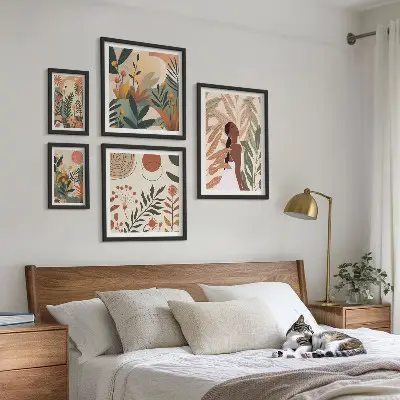 Galeria obrazów na ścianę w stylu boho z motywem roślinnym