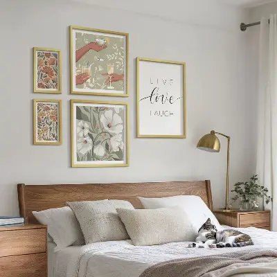 Zestaw obrazów w ramie do galerii ściennej stylowe grafiki z motywem kwiatów i haseł