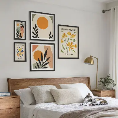 Galeria obrazów na ścianę z abstrakcyjnymi kwiatami w stylu boho