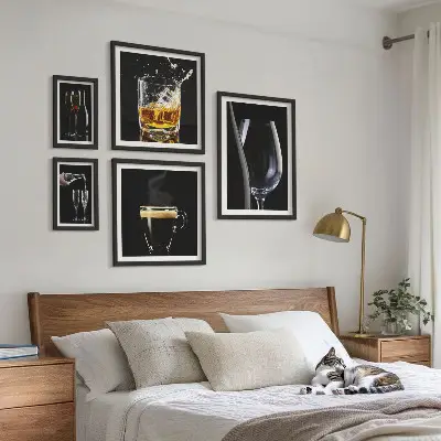 Zestaw obrazów w ramie do galerii ściennej z motywem koktajli i napojów w stylu barowym