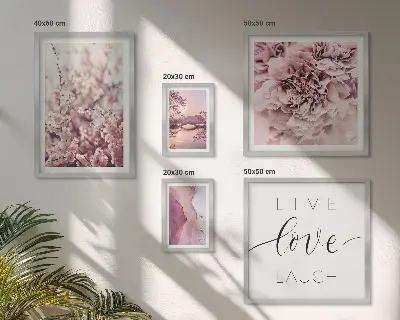 Galeria obrazów na ścianę z kwiatowymi motywami i pastelowymi hasłami