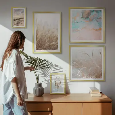 Zestaw obrazów w ramie do galerii ściennej z naturalnymi pejzażami w stylu boho etno