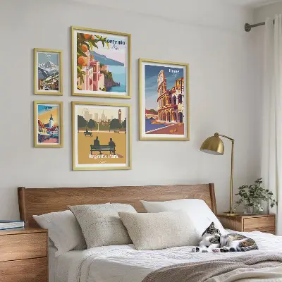 Zestaw obrazów w ramie do galerii ściennej z motywem krajobrazów europejskich miast