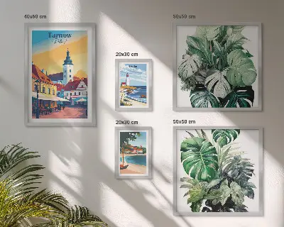 Zestaw obrazów w ramie do galerii ściennej z motywem polskich miast nadmorskich i flory
