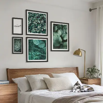 Zestaw obrazów w ramie do galerii ściennej z motywem nowoczesnych zielonych liści roślin