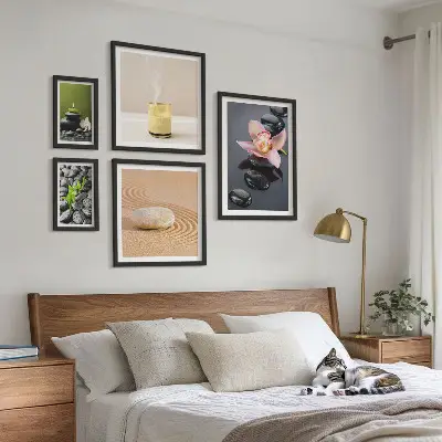 Zestaw obrazów w ramie do galerii ściennej z motywem relaksacji zen z kamieniami i orchideami