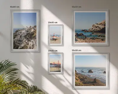 Galeria obrazów na ścianę z widokami urokliwych plaż i miasteczek