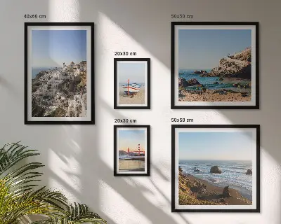 Galeria obrazów na ścianę z widokami urokliwych plaż i miasteczek
