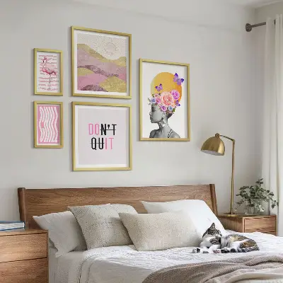 Galeria obrazów na ścianę z motywem kwiatów w stylu boho