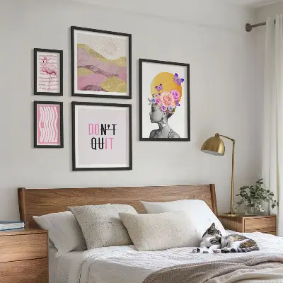 Galeria obrazów na ścianę z motywem kwiatów w stylu boho