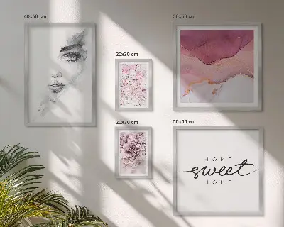 Zestaw obrazów w ramie do galerii ściennej z kobiecymi portretami w pastelowych kwiatach