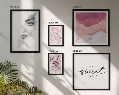 Zestaw obrazów w ramie do galerii ściennej z kobiecymi portretami w pastelowych kwiatach
