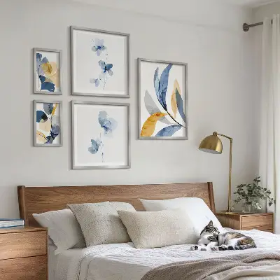 Zestaw obrazów w ramie do galerii ściennej z roślinnymi motywami w pastelowych kolorach
