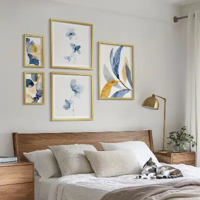 Zestaw obrazów w ramie do galerii ściennej z roślinnymi motywami w pastelowych kolorach