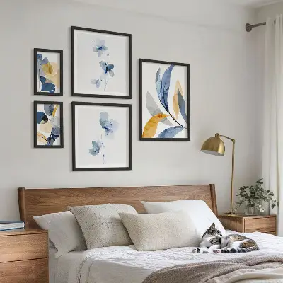 Zestaw obrazów w ramie do galerii ściennej z roślinnymi motywami w pastelowych kolorach