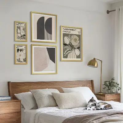 Zestaw obrazów w ramie do galerii ściennej Stylowe kwiatowe kompozycje