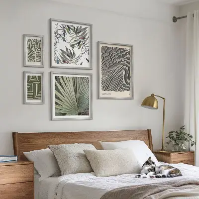 Galeria obrazów na ścianę z minimalistycznymi roślinnymi wzorami