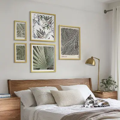 Galeria obrazów na ścianę z minimalistycznymi roślinnymi wzorami