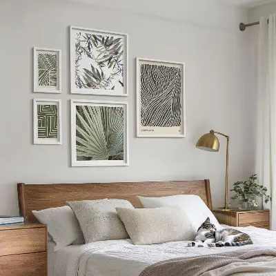 Galeria obrazów na ścianę z minimalistycznymi roślinnymi wzorami