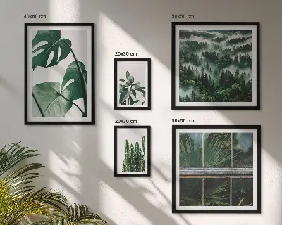 Zestaw obrazów w ramie do galerii ściennej z motywem roślinnych inspiracji tropików