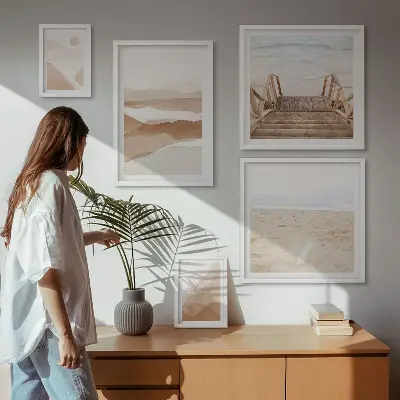 Zestaw obrazów w ramie do galerii ściennej z motywem minimalistycznych plaż i gór