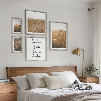 Galeria obrazów na ścianę z motywem naturalnych pejzaży, kwiatów i sentencji