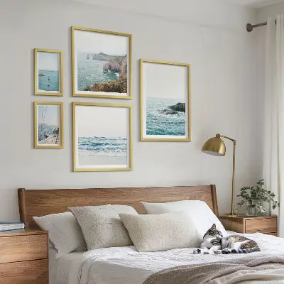 Zestaw obrazów w ramie do galerii ściennej spokojne morskie widoki z plażami i klifami