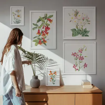 Zestaw obrazów w ramie do galerii ściennej z kwiatowymi motywami botanicznymi