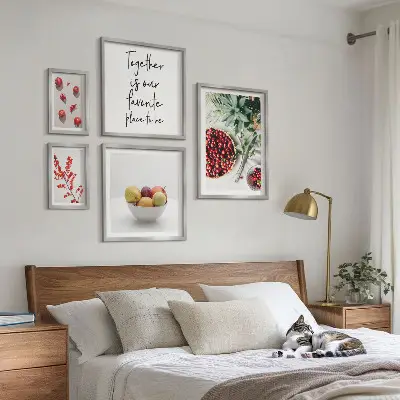Zestaw obrazów w ramie do galerii ściennej z motywem owocowych kompozycji roślinnych