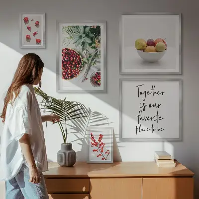 Zestaw obrazów w ramie do galerii ściennej z motywem owocowych kompozycji roślinnych